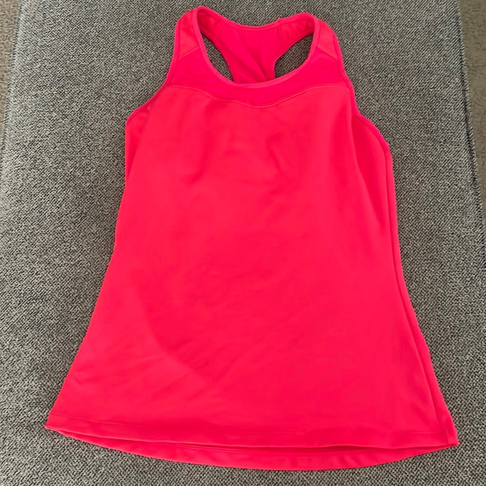 Athleta racerback spiral support tank size small. Has inserts for pads.